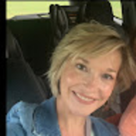 Meet your Posher, Laura - Picture 1 of 1